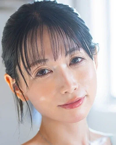 รูปโปรไฟล์ Kumi Koizumi (คุมิ โคอิซุมิ)